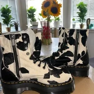 ☆【Dr.Martens】☆JADON HAIR-ON COW PRINT PLATFORM BOOTS☆ Jadon Boot Hair On Cow Print Platform Boots – Posers Hollywood